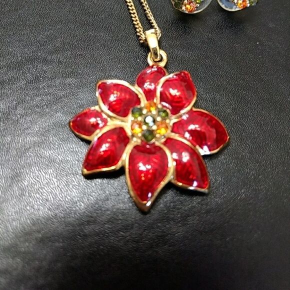 *Sale* Poinsettia necklace and matching earring set - Picture 2 of 6